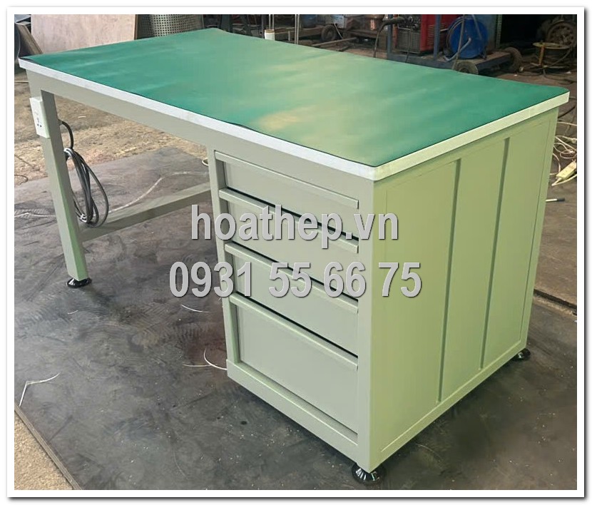 bàn thao tác chống tĩnh điện, bàn làm việc chống tĩnh điện, mặt bàn phủ cao su chống tĩnh điện, bàn thao tác có ổ cắm điện, bàn thao tác 1550x680x810 tủ chứa vật tư 4 ngăn, bàn thao tác sơn tĩnh điện xám, bàn thao tác có tăng đơ chân bàn