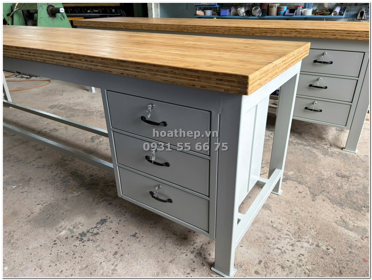 b&agrave;n thao t&aacute;c mặt tre &eacute;p,&nbsp;b&agrave;n l&agrave;m việc gỗ tre,&nbsp;b&agrave;n thao t&aacute;c 3 ngăn k&eacute;o,&nbsp;b&agrave;n xưởng mặt tre d&agrave;y 60mm,&nbsp;b&agrave;n thao t&aacute;c 3300x800x900,&nbsp;b&agrave;n thao t&aacute;c khung hộp 40x80,&nbsp;b&agrave;n thao t&aacute;c xưởng mộc,&nbsp;b&agrave;n thao t&aacute;c xưởng cơ kh&iacute;,&nbsp;b&agrave;n thao t&aacute;c cao cấp,&nbsp;b&agrave;n thao t&aacute;c sơn tĩnh điện x&aacute;m